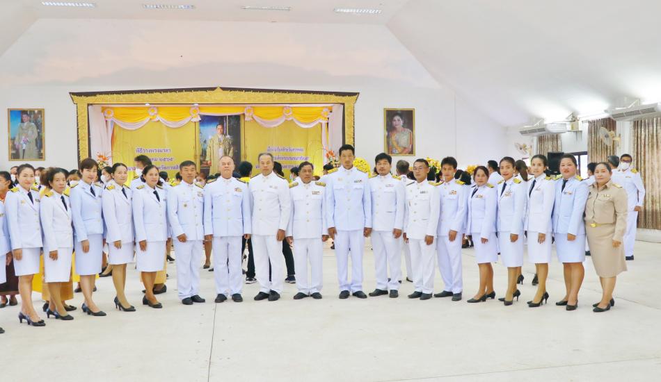 พิธีวางพวงมาลาน้อมรำลึกในพระมหากรุณาธิคุณ “เนื่องในวันคล้ายวันสวรรคตพระบาทสมเด็จพระบรมชนกาธิเบศร มหาภูมิพลอดุลยเดชมหาราช บรมนาถบพิตร 13 ตุลาคม”